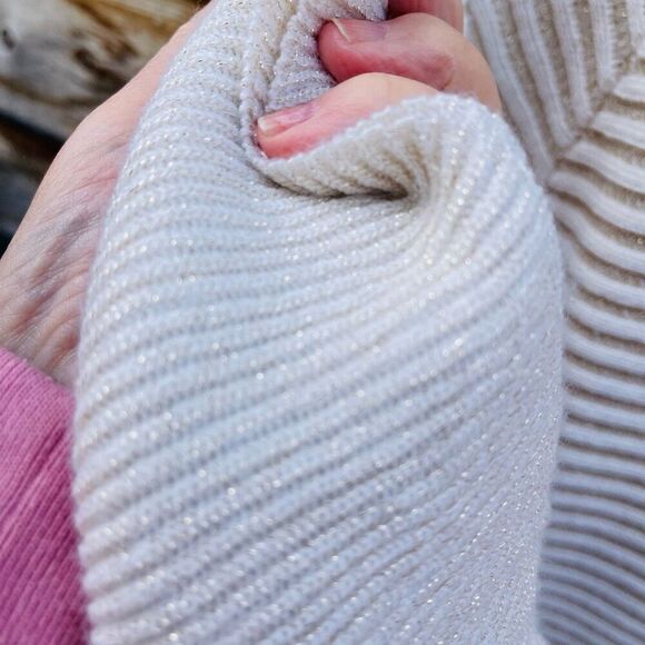 Chico’s size Medium bell sleeve tunic sweater in cream & gold - Picture 6 of 8